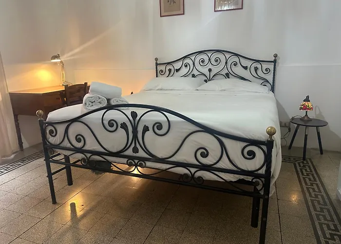 Elegant Steps From The Colosseum *